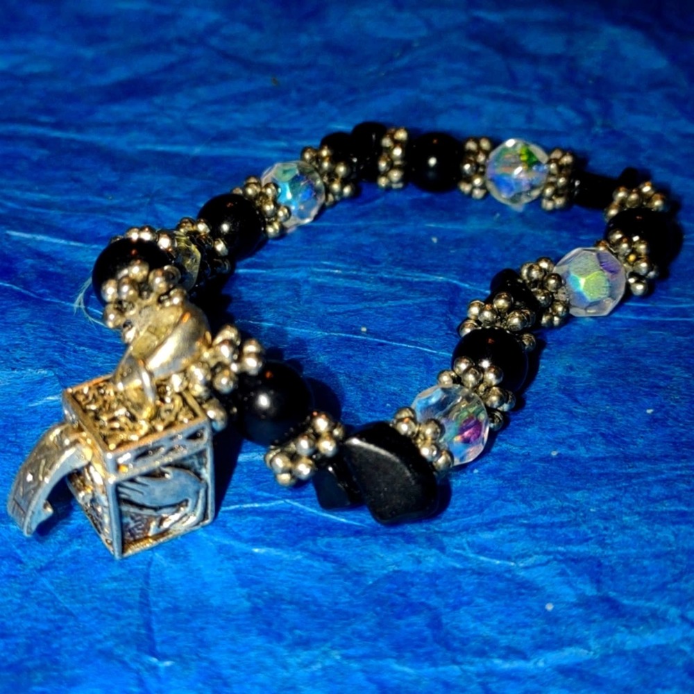 Beautiful Vtg. black~silver prayer box bracelet~write a small prayer put…